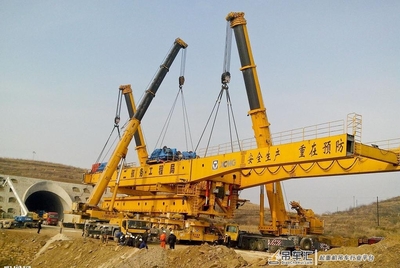 中國制造創(chuàng)紀錄,世界級國產(chǎn)起重機完成4606噸“世界第一吊”